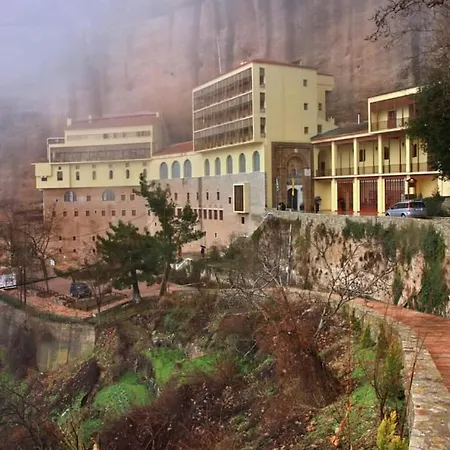 Krina Rosa Aigio *
