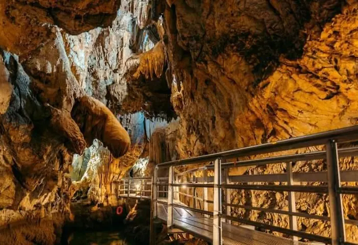 Vila Krina Rosa Aigio *